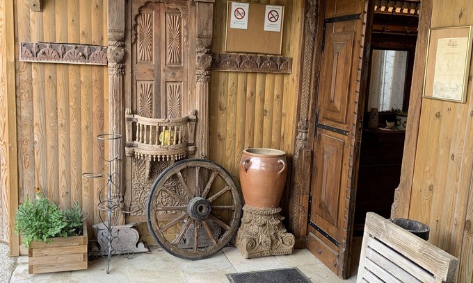 Breuillet Hotel | L'Hacienda Villa Verdé