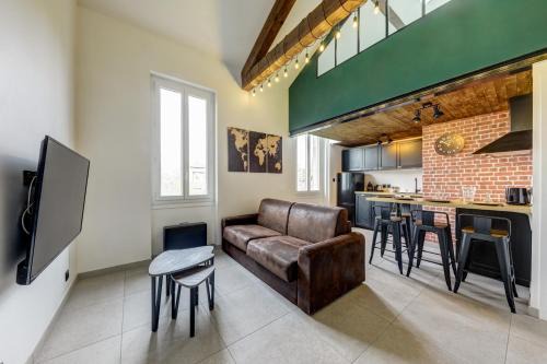 Pierre-Benite Apartment | L'Industrie-Loft-T2-Clim-Parking à proximité
