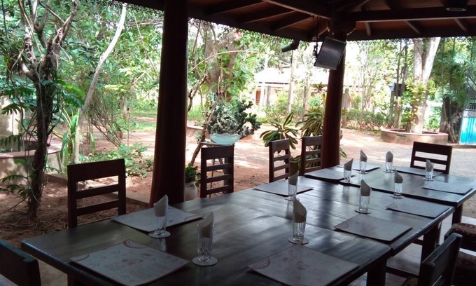 Pahala Maragahawewa Bed & Breakfast | L.L.Tourist Inn & Safari jeeps