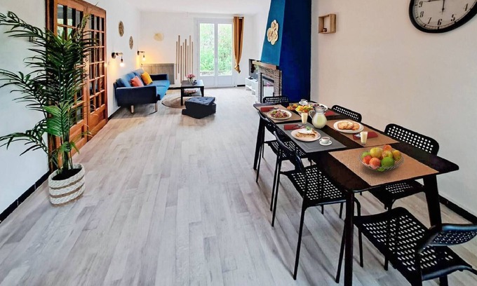 Les Hauts de Massane Villa | L'Olivier villa avec jardin et climatisation