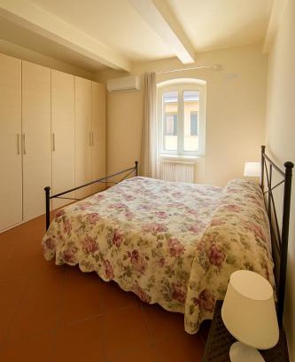 Marina di Carrara House | L'orologio matto