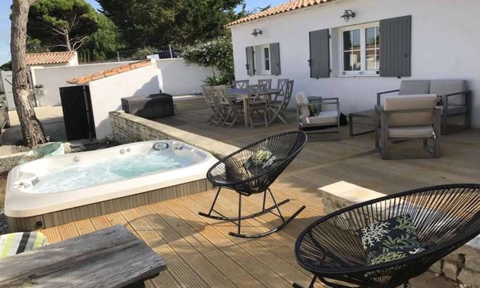 Le Bois-Plage-en-Re House | La Baleine - Old fisherman's house 20 m from the beach