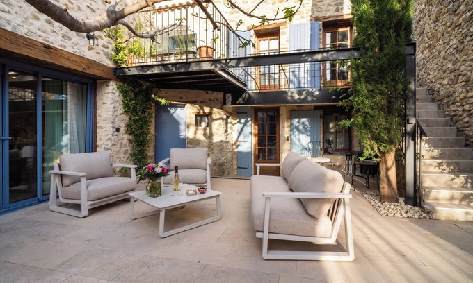 Charols Bed & Breakfast | La Barule