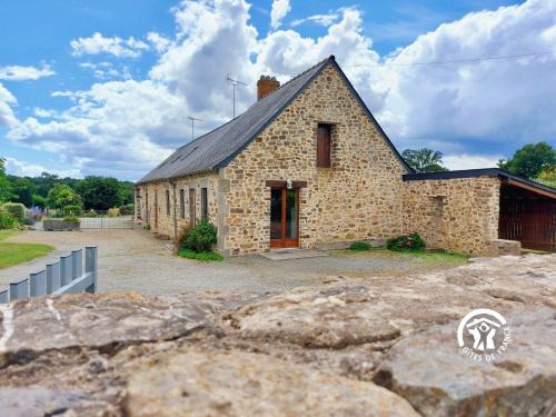 Saint-Ouen-des-Toits House | La Boulaie