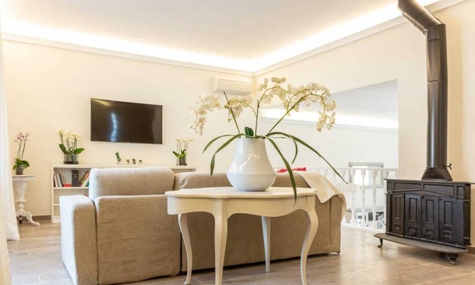 Monteverde Nuovo Villa | La Camelia Bianca, independent villa with garden and outdoor hot tub