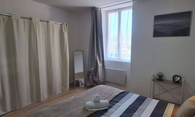 Hericourt Apartment | La Campagne à la Ville, Calme Terrain Clos