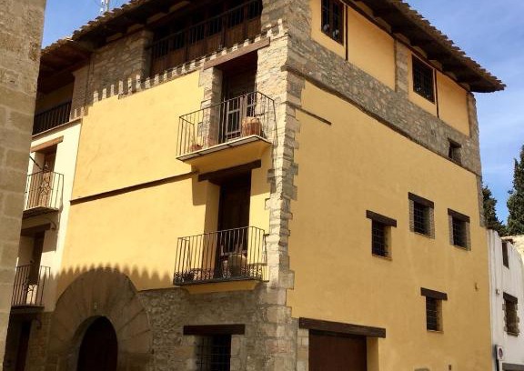 Rubielos de Mora House | La Casa Amarilla