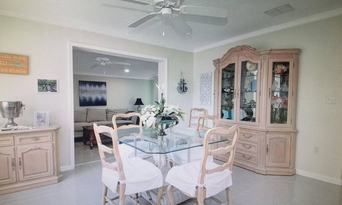 Edgewater House | LA CASA AZUL 3 B.R. SALT WATERFRONT HOME., 3 MINS FROM BEACH & COMM. POOL!"
