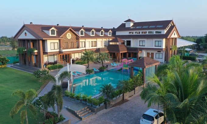 Palsana Hotel | LA CASA. CLUB & RESORT