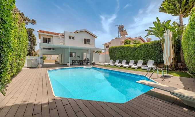 Ayia Thekla Villa | La Casa De Louie – Charming Villa Near Ayia Thekla Beach!