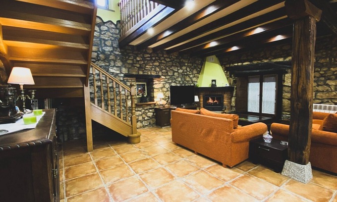 Escobedo House | La Casa del Pendo