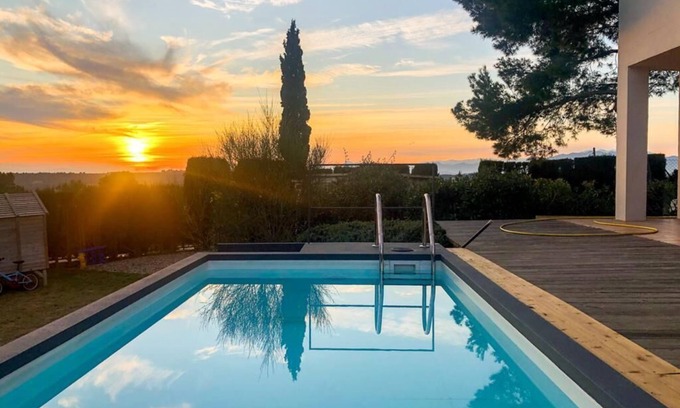 Garriguella House | ⛱ △ LA CASA DEL TRIANGLE - Design Vacation Villa with scenic views and pool