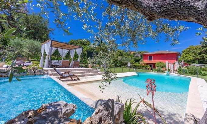 Montemarcello House | La Casa Fra gli Ulivi luxury apartments with pool near Cinque Terre and Tuscany