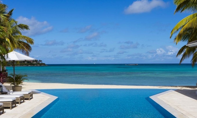 Long Island Villa | La Casa - Stunning Sea Views