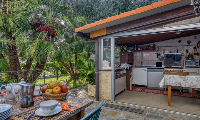 Albenga Apartment | La Casetta Sull'Albero 900m from the sea, Albenga, Italy