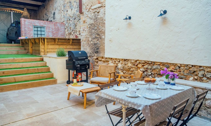 Alella House | La Casita del Vino