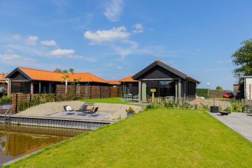 Anjum House | La Casita, Luxe Chalet Aan Het Water met Airco