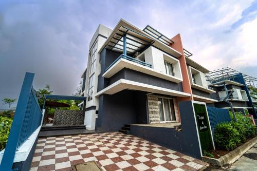 Tungarli Villa | LA Castle by Cosmos Stays