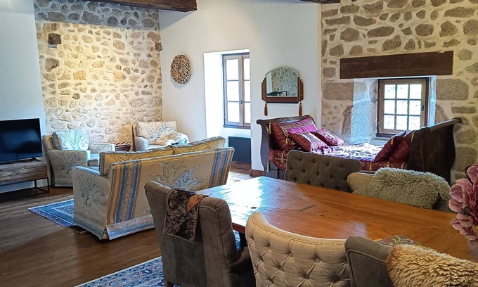 Saint-Estephe Bed & Breakfast | La Cerise – spacious and elegant B&B room at Domaine Le Verger