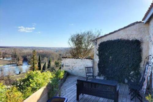 Saint-Simeux House | La Chabourne des remparts