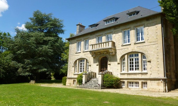Pernant Bed & Breakfast | La chambre au Château