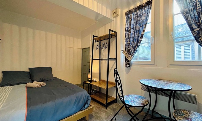 Carentan Apartment | La Chambre du Chateau - Center of Carentan