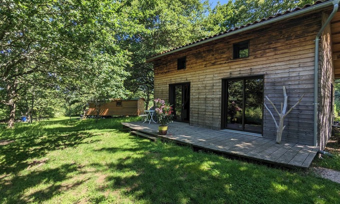 Saint-Pardoux Bed & Breakfast | La Chambre d'Art in the heart of nature, 300 metres from Lake St Pardoux