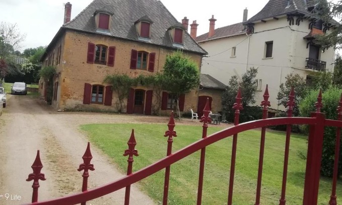 Charlieu House | La charliendine