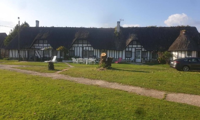 Goupil-Othon House | La Chaumière aux Lamas