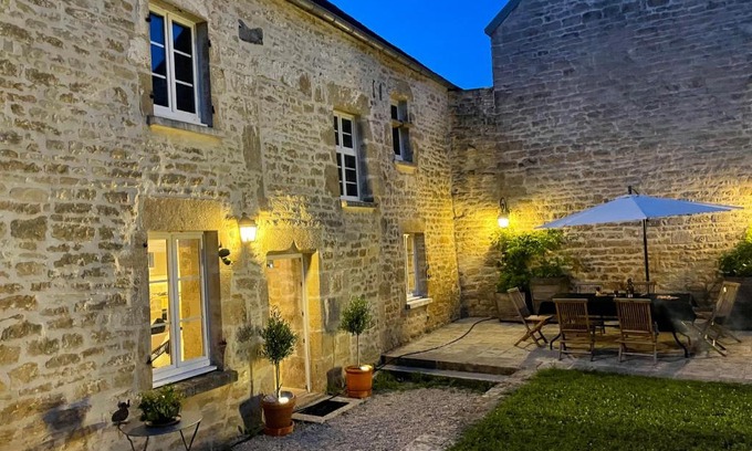 Quincerot Villa | La Closerie de Gigny Maison Templiere avec Piscine,jacuzzi