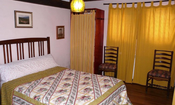 Navalsaz Apartment | La Colmenita