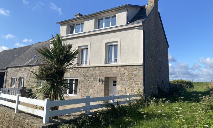 Montfarville House | La Corderie - Grande Maison Familiale/Sunny Family Home - Montfarville