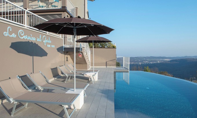 Villanuova sul Clisi Apartment | La Cornice sul Garda - Betulla - lake view and pool in small residence