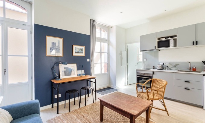 Centre Apartment | La cour des Carmélites 1 - Appt calme en centre-ville