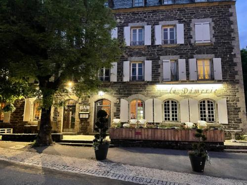 Saint-Chely-d'Aubrac Hotel | La Domerie - Maison d'hôtes