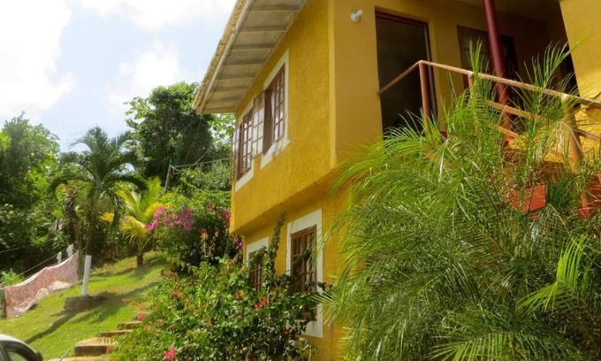 Moore Town Villa | La Familia Resort
