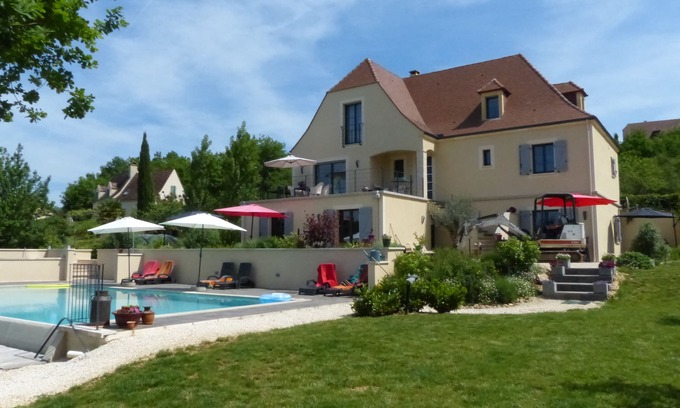 Saint-Julien-de-Lampon Apartment | La Figue: Luxury 4 person apartment with private terrace and large swimming pool + sauna.