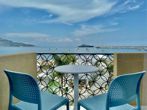 Giardini Naxos Apartment | La Finestra sul Mare Modern Apartment