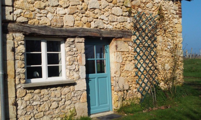 Sainte-Maure-de-Peyriac Cottage | "La foigniere" Old stone outbuilding
