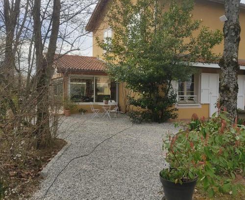 Saint-Cyr-sur-le-Rhone Bed & Breakfast | La Frênaie