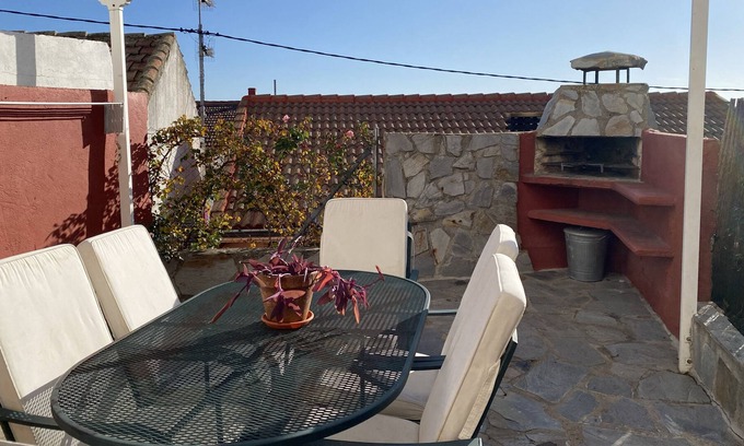 Miraflores de la Sierra Cottage | La Gatera holiday home