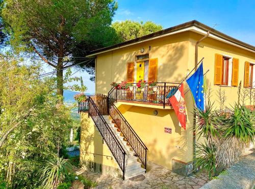 Fosdinovo Bed & Breakfast | LA GINESTRA B&B
