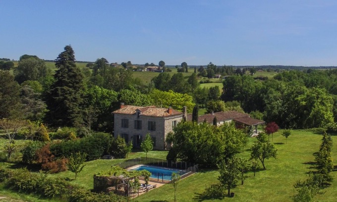 Saint-Andre-et-Appelles House | La Gravouse: Manor house with private pool & tennis court set amongst the vines
