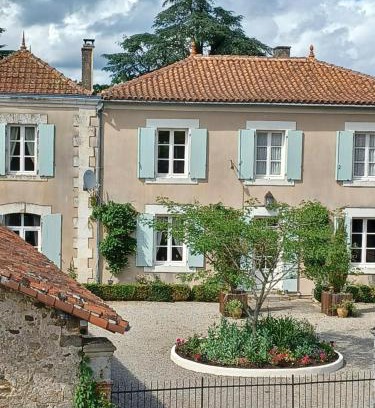 Confolens House | La Grange Terrou