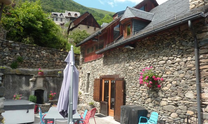 Saint-Aventin House | la grange avec spa
