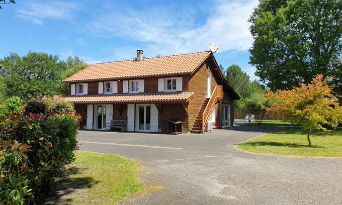 Sainte-Eulalie-en-Born Bed & Breakfast | La Grange du Born