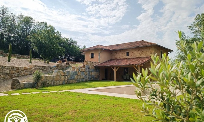 Capdenac-Le-Haut House | La Grange de Bataillou