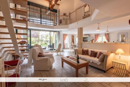Bellefond House | LA GRANGE DE BELLEFONTAINE et sa piscine privée