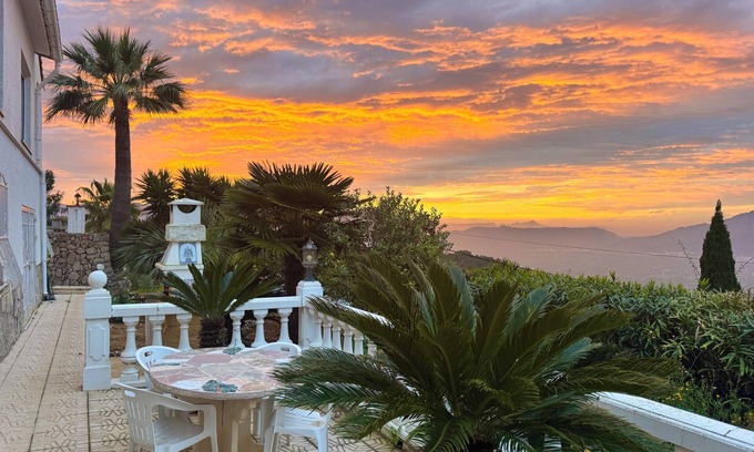 Benidoleig Apartment | La Luzia - A cozy retreat with breathtaking sea and mountain views