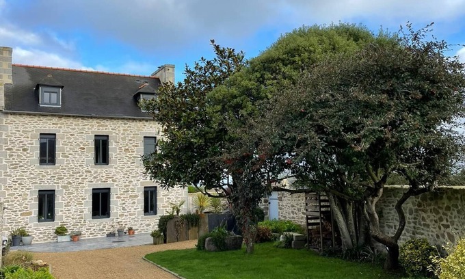 Plouneour-Trez Villa | La Maison d'Alice ☀️ sleeps 4 to 12 near the sea.